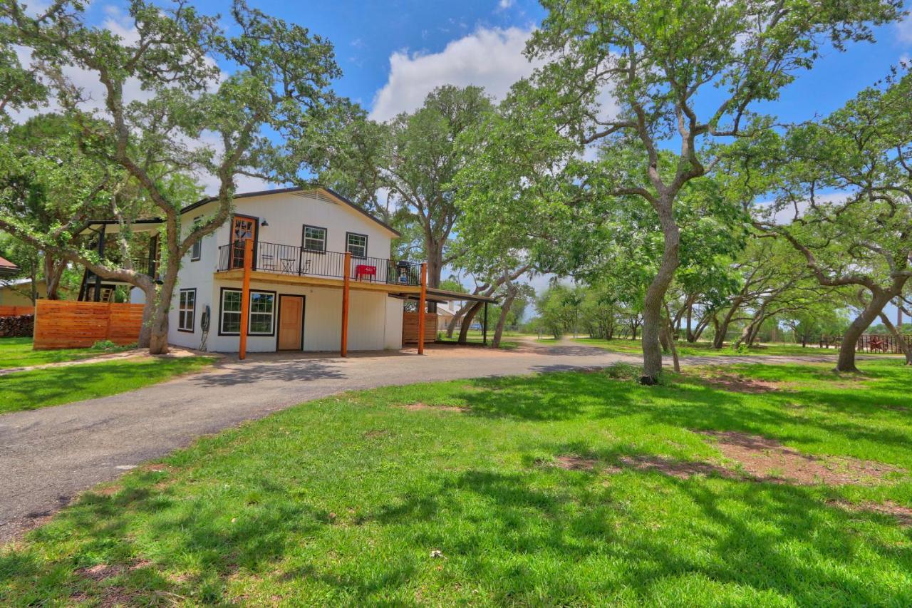 Pancho And Lefty'S - Bohemian Rhapsody Apartment Wimberley Exterior photo